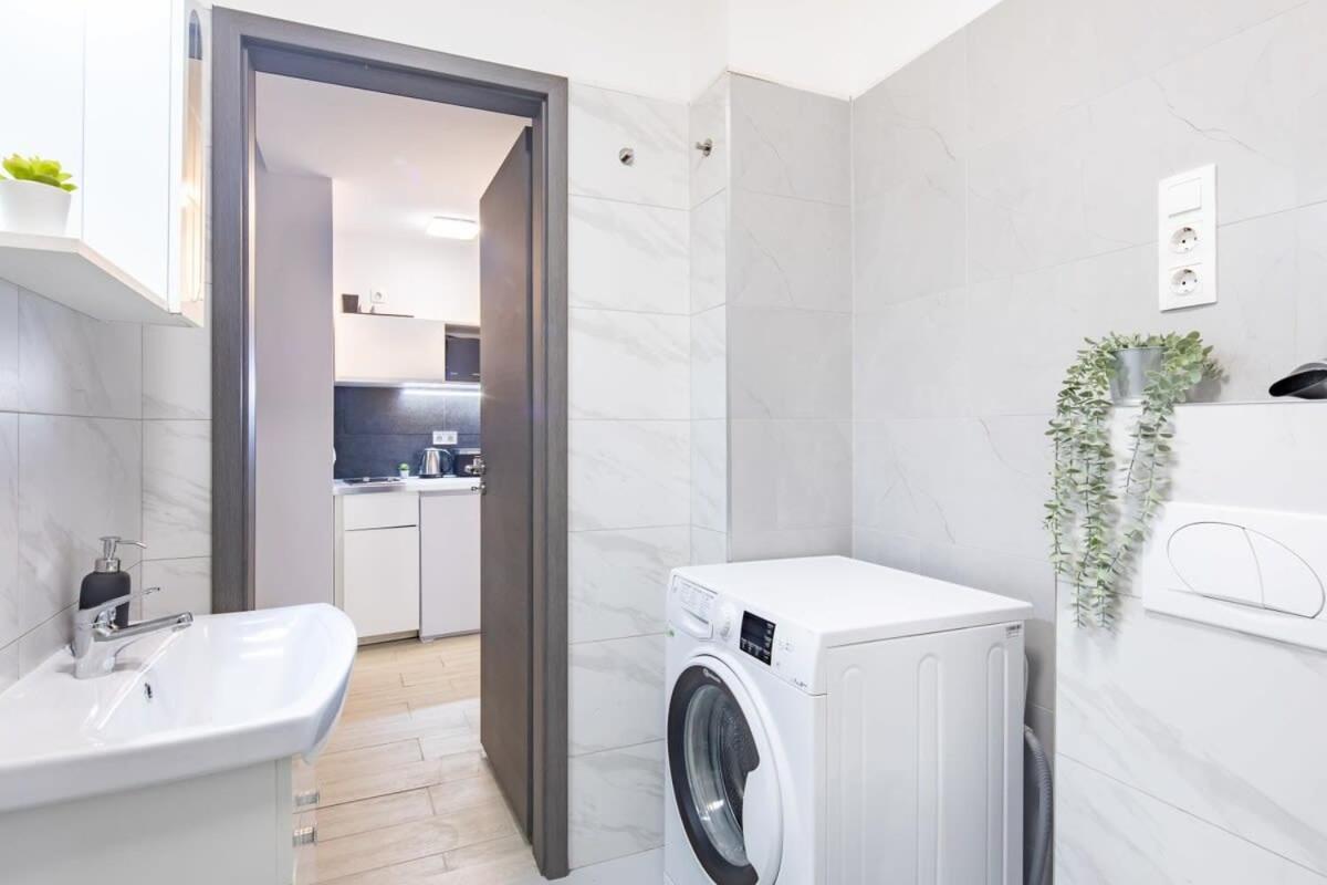 Central Room For Solo Traveller Budapest Luaran gambar