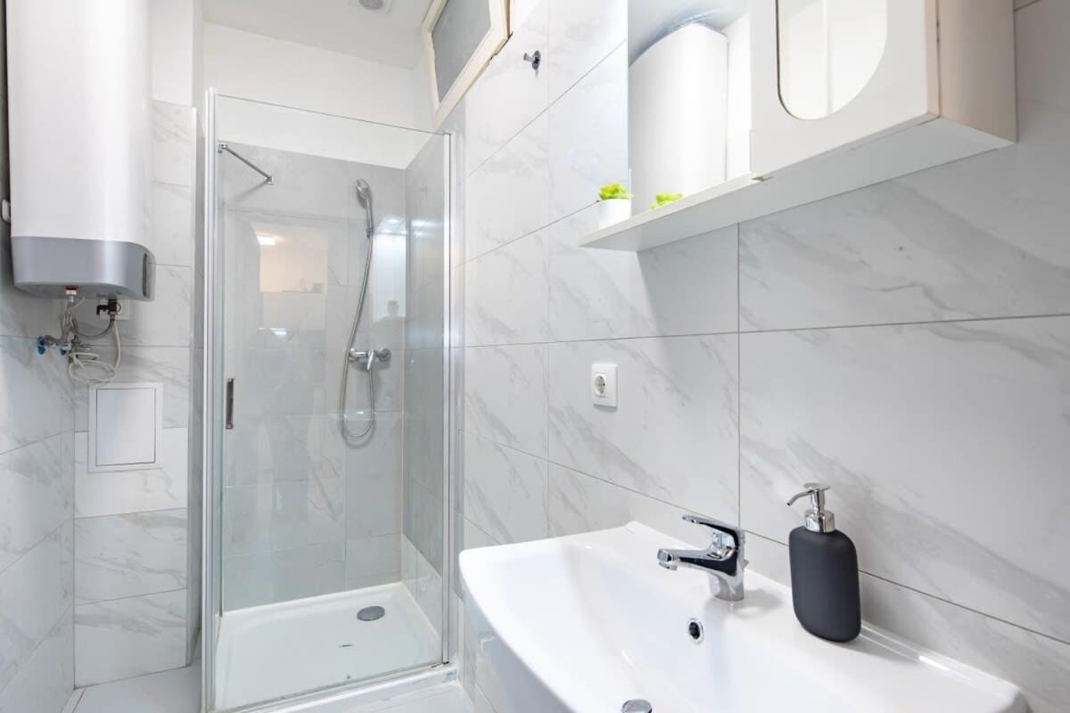 Central Room For Solo Traveller Budapest Luaran gambar